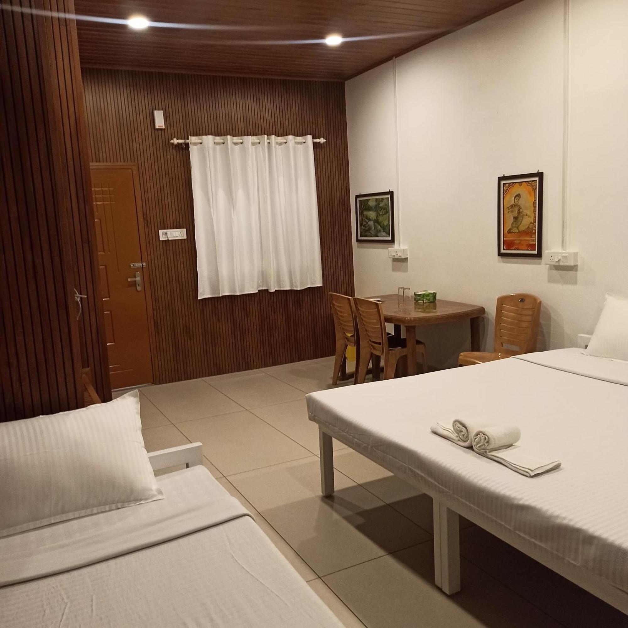 Bethesda Inn Kochi Стая снимка